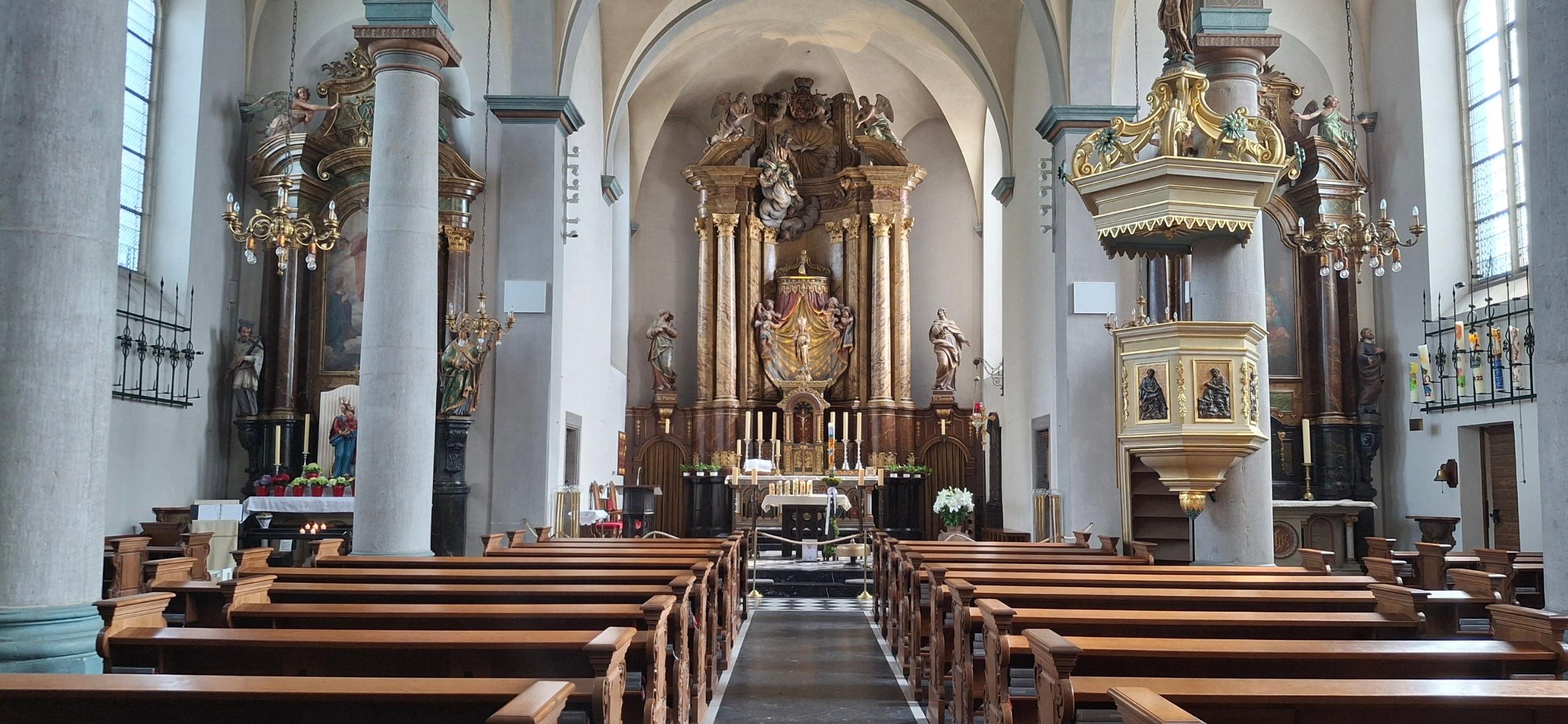 Blick in die Kirche St. Pankratius in Nievenheim