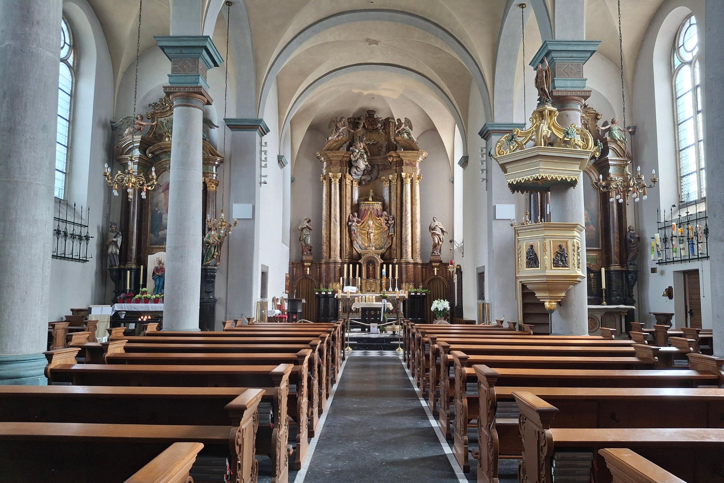 Blick in die Kirche St. Pankratius in Nievenheim