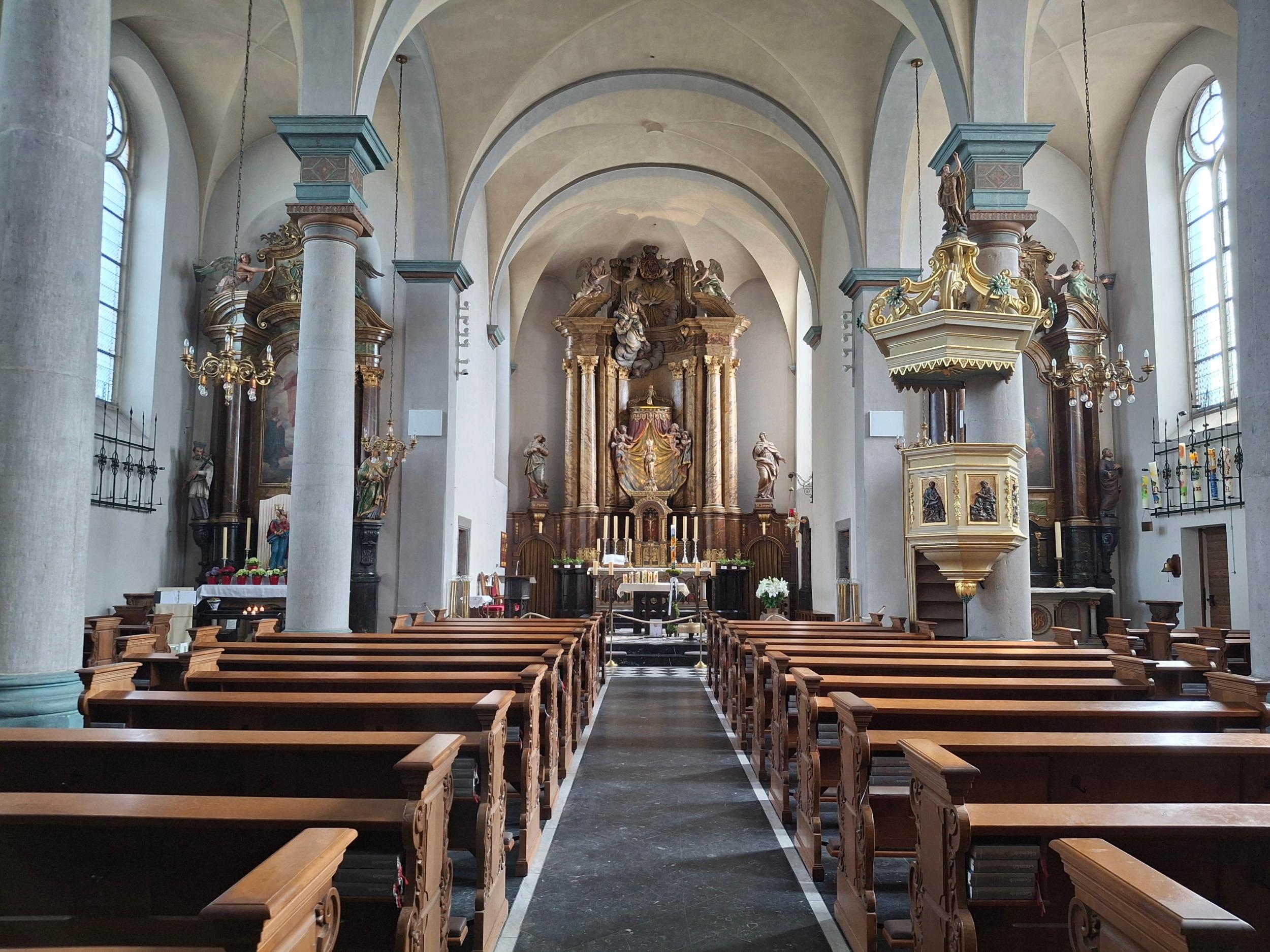 Blick in die Kirche St. Pankratius in Nievenheim