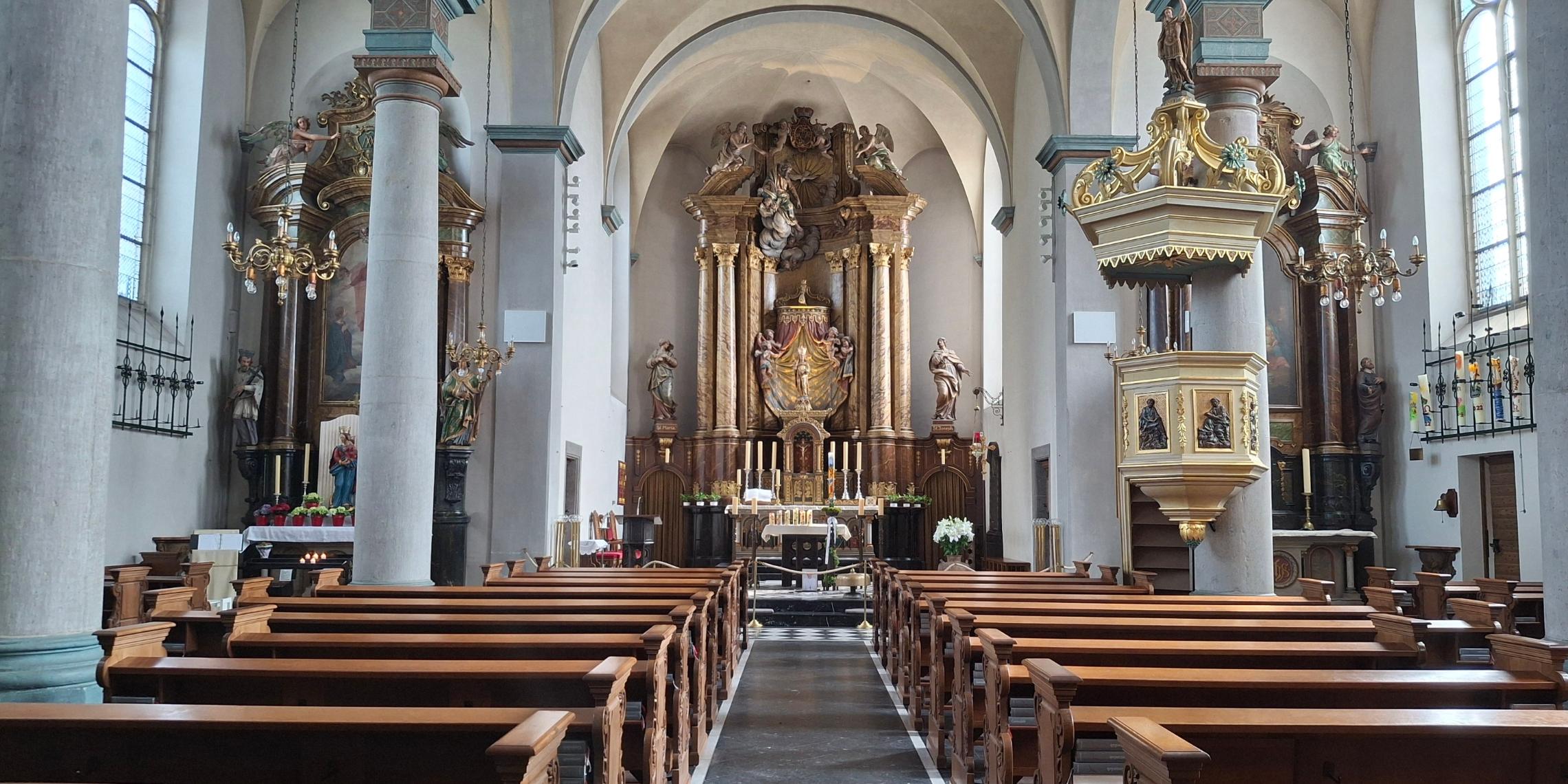 Blick in die Kirche St. Pankratius in Nievenheim