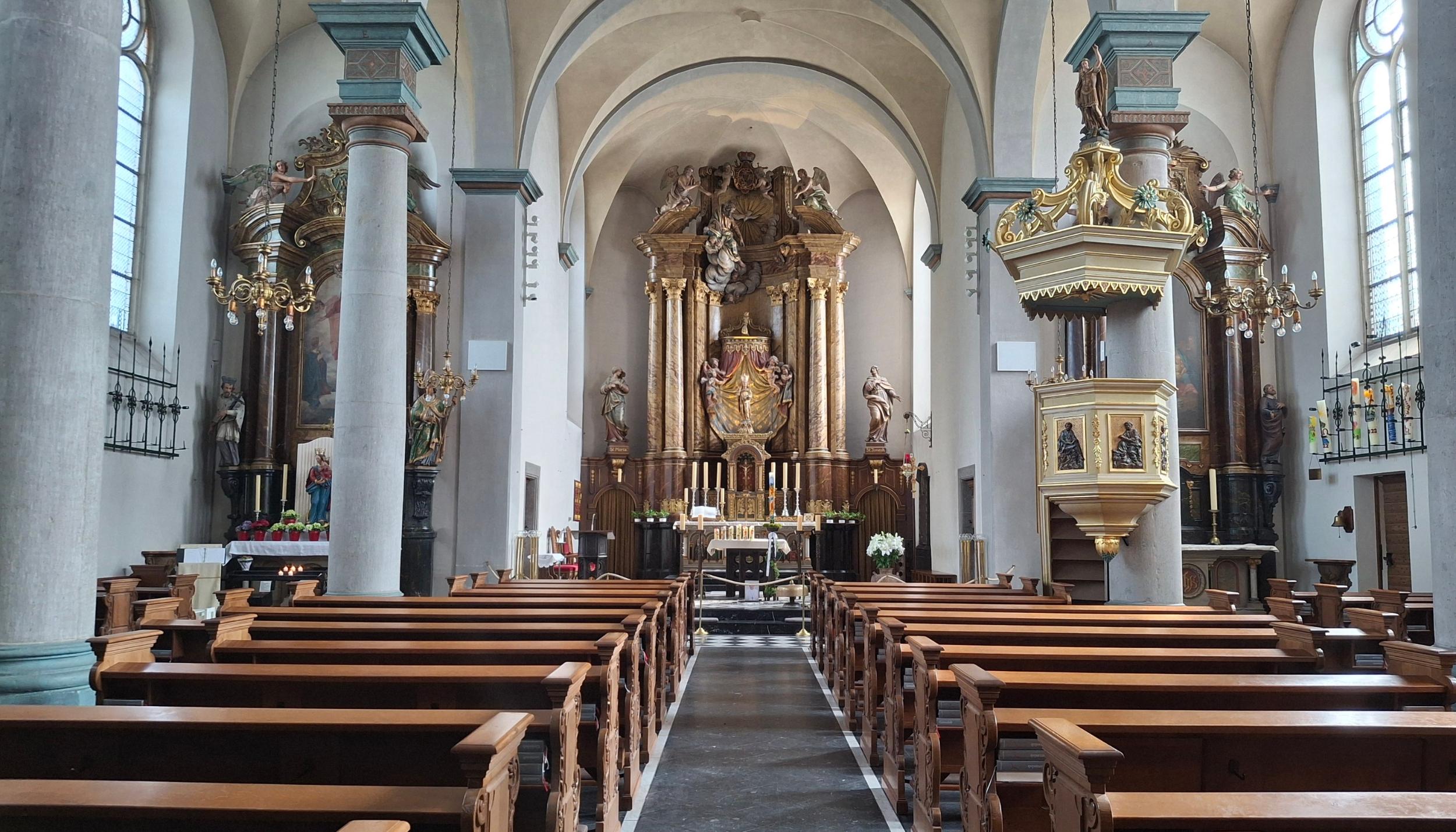 Blick in die Kirche St. Pankratius in Nievenheim